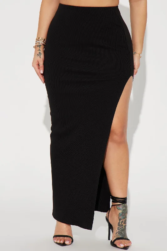 She's A Hugger Ribbed Sculpting Maxi Skirt - Black